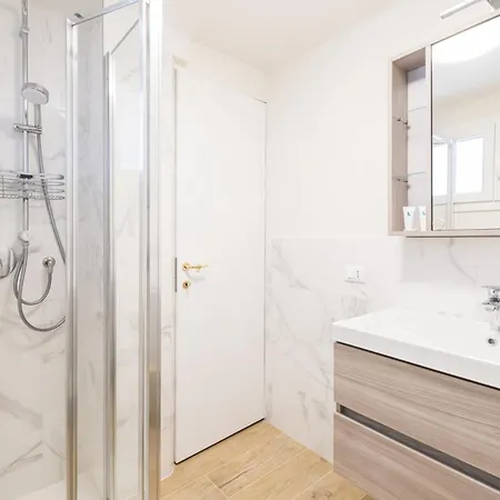 Appartamento Easylife - Elegante Con Terrazzo In Cinque Giornate