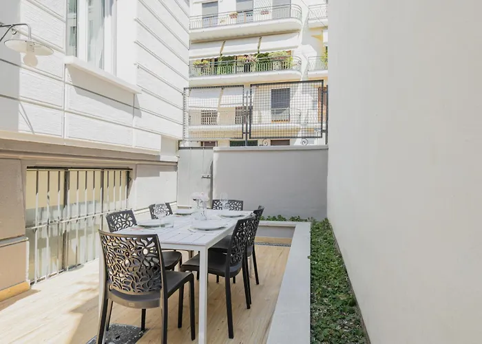 Easylife - Elegante Con Terrazzo In Cinque Giornate