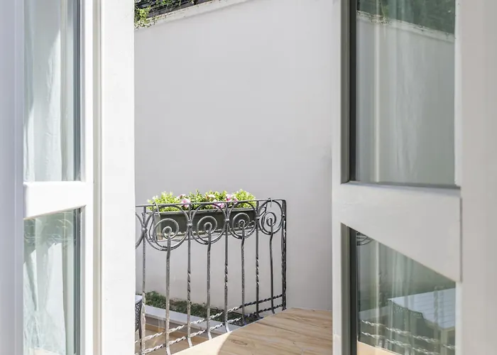 Easylife - Elegante Con Terrazzo In Cinque Giornate